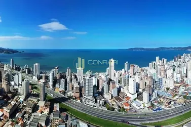 Apartamento &agrave; venda - 146m&sup2; - Meia Praia