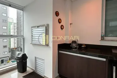 Apartamento &agrave; venda - 130m&sup2; - Meia Praia