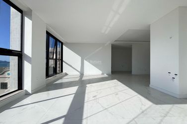 Apartamento &agrave; venda - 153m&sup2; - Meia Praia