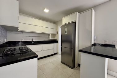 Apartamento &agrave; venda - 110m&sup2; - Meia Praia