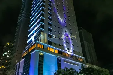 Apartamento &agrave; venda - 138m&sup2; - Meia Praia