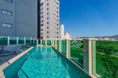 Apartamento para alugar - 135m&sup2; - Meia Praia