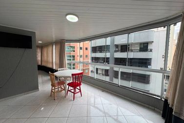 Apartamento &agrave; venda - 213m&sup2; - Meia Praia