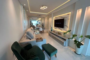 Apartamento &agrave; venda - 110m&sup2; - Meia Praia