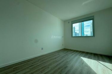 Apartamento &agrave; venda - 143m&sup2; - Centro