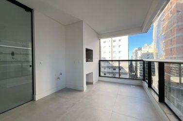 Apartamento &agrave; venda - 132m&sup2; - Meia Praia