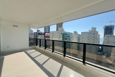 Apartamento &agrave; venda - 180m&sup2; - Meia Praia