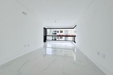 Apartamento &agrave; venda - 206m&sup2; - Meia Praia