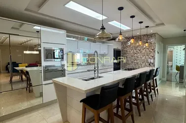 Casa &agrave; venda - 340m&sup2; - Meia Praia