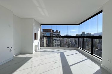 Apartamento &agrave; venda - 153m&sup2; - Meia Praia