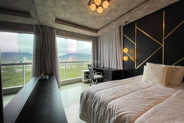 Apartamento &agrave; venda - 270m&sup2; - Meia Praia