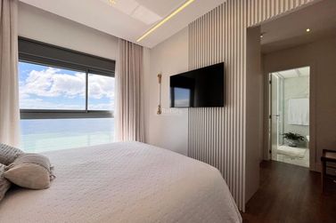 Apartamento &agrave; venda - 166m&sup2; - Meia Praia