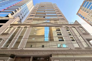Apartamento &agrave; venda - 114m&sup2; - Meia Praia