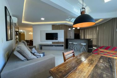 Apartamento &agrave; venda - 225m&sup2; - Meia Praia