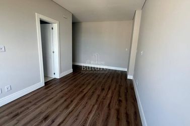 Apartamento &agrave; venda - 140m&sup2; - Meia Praia