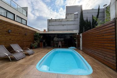 Casa &agrave; venda - 200m&sup2; - Praia dos Amores