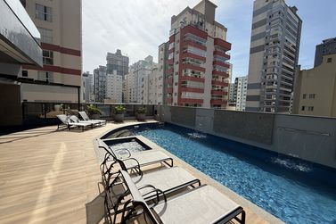 Apartamento &agrave; venda - 206m&sup2; - Meia Praia