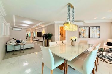 Apartamento &agrave; venda - 180m&sup2; - Meia Praia