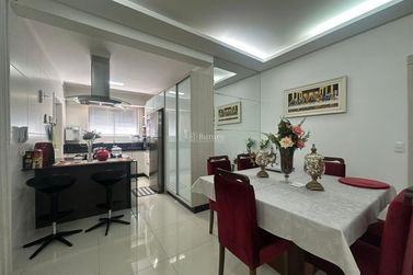 Apartamento &agrave; venda - 198m&sup2; - Meia Praia