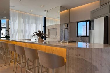 Apartamento &agrave; venda - 163m&sup2; - Meia Praia