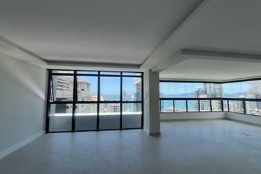 Apartamento &agrave; venda - 184m&sup2; - Meia Praia