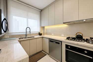 Apartamento &agrave; venda - 145m&sup2; - Meia Praia
