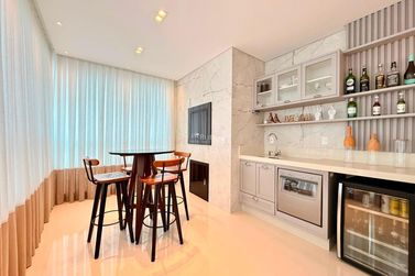 Apartamento &agrave; venda - 160m&sup2; - Meia Praia