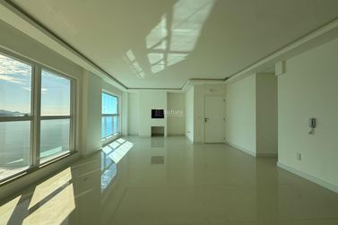 Apartamento &agrave; venda - 180m&sup2; - Meia Praia