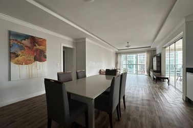 Apartamento &agrave; venda - 169m&sup2; - Meia Praia