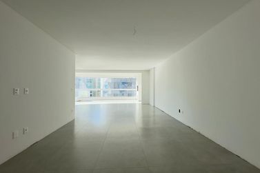 Apartamento &agrave; venda - 158m&sup2; - Meia Praia
