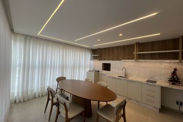 Apartamento &agrave; venda - 134m&sup2; - Meia Praia