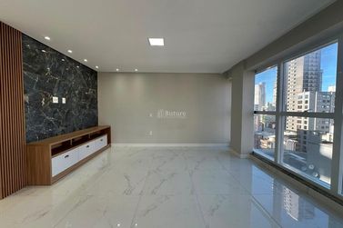 Apartamento &agrave; venda - 125m&sup2; - Meia Praia