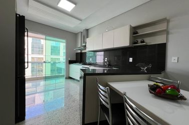 Apartamento &agrave; venda - 350m&sup2; - Meia Praia
