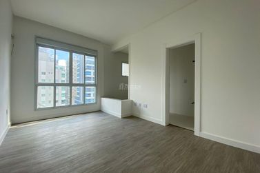 Apartamento &agrave; venda - 140m&sup2; - Meia Praia