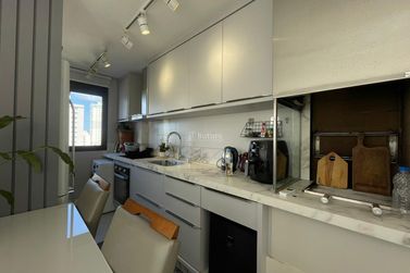 Apartamento &agrave; venda - 99m&sup2; - Meia Praia