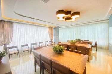 Apartamento &agrave; venda - 150m&sup2; - Meia Praia