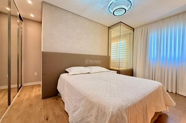 Apartamento &agrave; venda - 135m&sup2; - Meia Praia