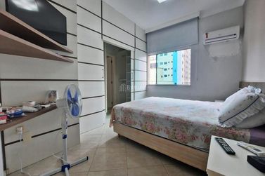 Apartamento &agrave; venda - 132m&sup2; - Meia Praia