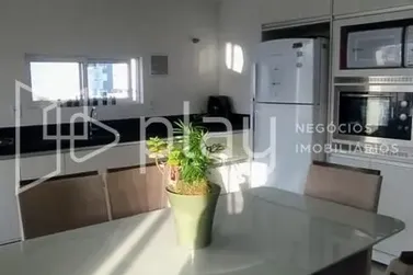 Apartamento &agrave; venda - 76m&sup2; - Meia Praia