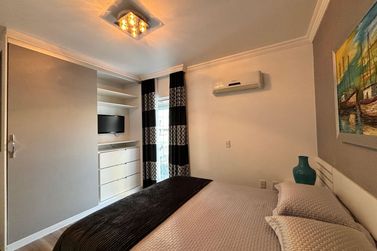 Apartamento para alugar - 170m&sup2; - Meia Praia