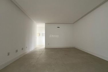 Apartamento &agrave; venda - 132m&sup2; - Meia Praia