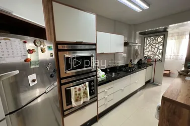 Apartamento &agrave; venda - 115m&sup2; - Meia Praia