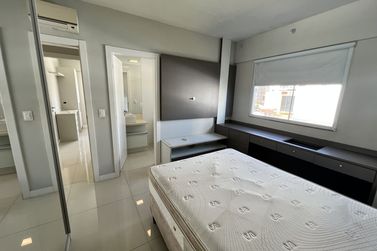 Apartamento &agrave; venda - 100m&sup2; - Meia Praia