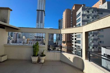 Apartamento &agrave; venda - Meia Praia