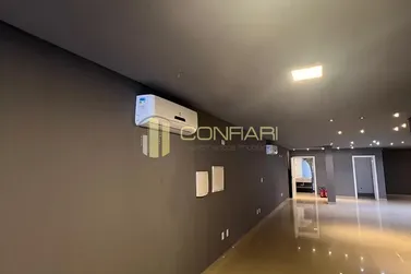 Sala Comercial para alugar - 155m&sup2; - Meia Praia