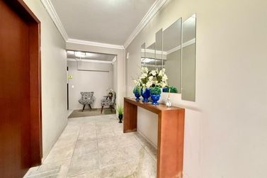 Apartamento &agrave; venda - 77m&sup2; - Meia Praia