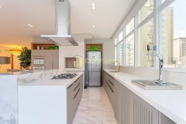 Apartamento &agrave; venda - 138m&sup2; - Meia Praia