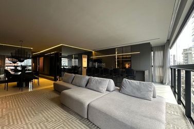 Apartamento &agrave; venda - 128m&sup2; - Meia Praia