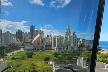 Apartamento &agrave; venda - 127m&sup2; - Meia Praia