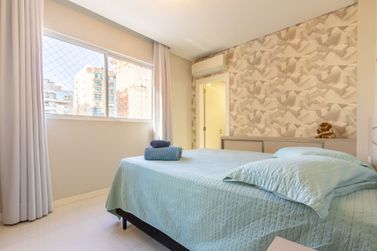 Apartamento &agrave; venda - 121m&sup2; - Meia Praia